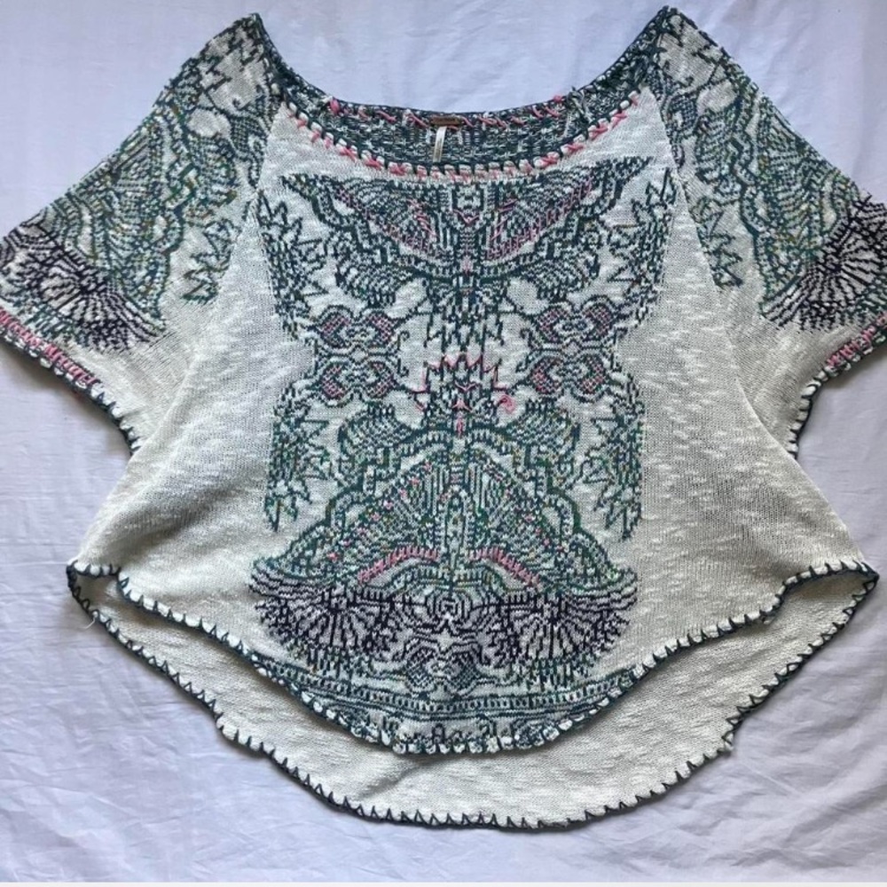 Free People Boho Knit Green & pink embroidered short sleeve poncho Top
Size: L